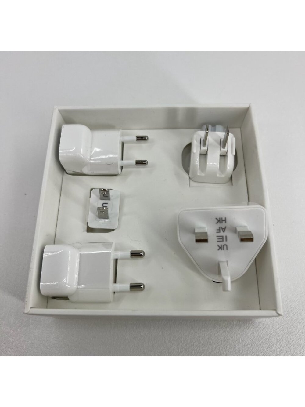 Apple World Travel Adapter Kit Interchangeable International AC Plugs OEM White